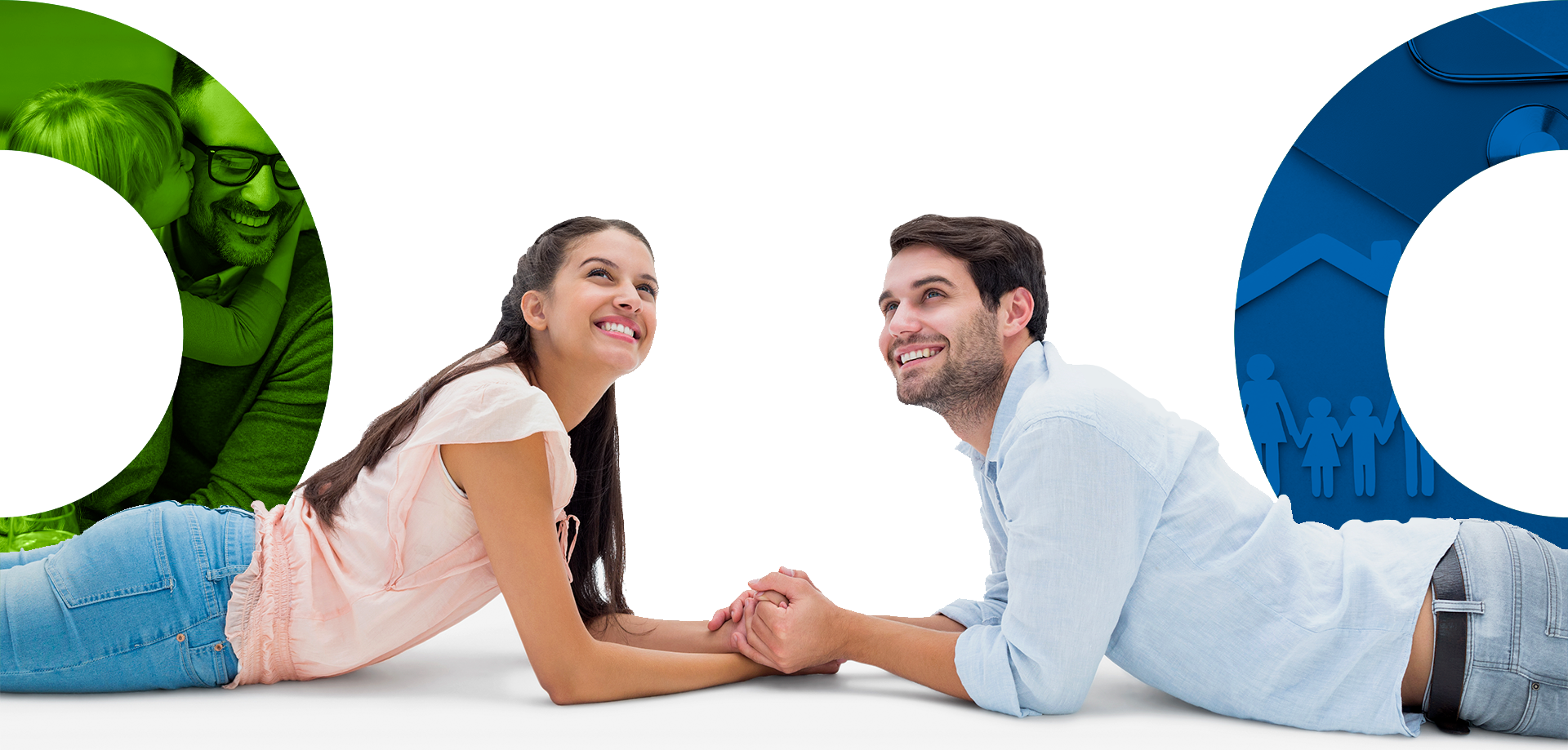 Pareja sonriendo y tomada de las manos.